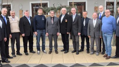 Bild: bö
Die Oberpfälzer Reservisten haben Georg Götz (Zweiter von rechts) zum neuen Vorsitzenden gewählt. Ihm gratulierten auch der stellvertretende Landesvorsitzende Werner Gebhard sowie der Kreisvorsitzende von Oberpfalz-Mitte Bertram Gebhard (von links).