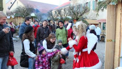 Bild: njn
Der märchenhafte Weihnachtsmarkt im Schloss Wildenreuth startet am zweiten Adventswochenende. Auf die Kinder wartet wieder ein abwechslungsreiches Programm.