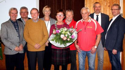 Bild: R. Kreuzer
Bild: R. Kreuzer
Von links: Manfred Haberzeth, Anton Fehlner, Heinz Gerstenberger, Sabine Zeidler, Waltraud Haberkorn, Peter Lachmann, Karl Köpf, Peter Hofmann, Alexander Gröbner.