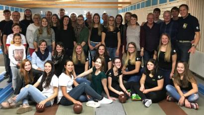 Bild: exb
Bei einem Kegelabend haben die beiden Patenverein, die Feuerwehr Fronhof und die Feuerwehr Dürnersdorf, ihre Freundschaft vertieft. Beide Wehren feiern 2019 jeweils ihr 125-jähriges Gründungsjubiläum.