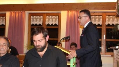 Bild: hä
Beim Thema Fördergelder lauscht ATSV-Vorsitzender Jürgen Steinhauser interessiert den Ausführungen von Franz Stahl.