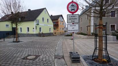 Bild: Lowak
Die Burgstraße bleibt für den öffentlichen Verkehr wie bisher gesperrt. Das wünschen sich die Anwohner.