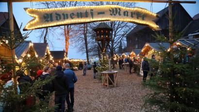 Bild: akp
Der Adventsmarkt der Plassenbergschützen im Meisterbauerngarten zog wieder viele Besucher nach Gleiritsch