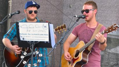 Bild: rgr
Die Band "The Two Tones" (Bild) und weitere Künstler zaubern ein weihnachtliches Flair auf denAdventsmarkt.