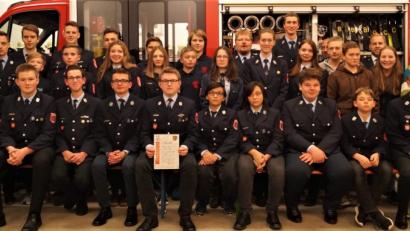 Bild: arw
27 Feuerwehranwärter aus sechs Feuerwehren aus dem KM-Bereich 3/3 legen mit Erfolg den Wissenstest ab.