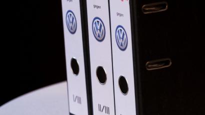 Bild: Peter Steffen/dpa
Akten zu einer Klage gegen den VW-Konzern. Seit Donnerstag gibt es die Möglichkeit, sich einer Klage der Verbraucherzentralen anzuschließen.