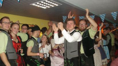 Bild: rs
Beste Stimmung herrscht bei der Kirwa der Löwenfreunde im vollbesetzten SC-Sportheim.