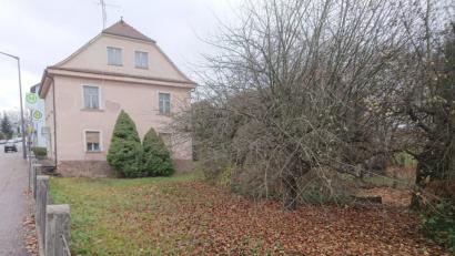 Bild: Hösamer
Auf diesem Grundstück an der Fronberger Straße 44 wird ein neuer Kindergarten entstehen. Gegenüber liegt das Oberpfälzer Künstlerhaus.