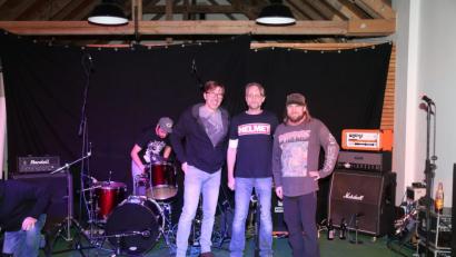 Bild: sne
Andreas Demleitner, Georg Weyh und Stephan Müller (v.l.) organisierten und unterstützten den ersten Event von "Sub Port -Support your local music" in Trabitz.