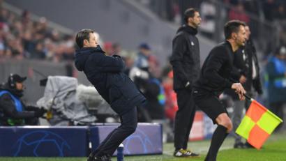 Bild: agentur_dpa
Niko Kovac (links) wankte vor dem Benfica-Spiel, fiel aber nicht. Für dauerhafte Ruhe in München bedarf es aber in Bremen und daheim gegen den Club weiterer Siege des kriselnden Rekordmeisters.