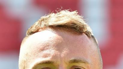 Bild: A. Schwarzmeier
Marvin Knoll darf auch weiterhin sein haariges Markenzeichen präsentieren.