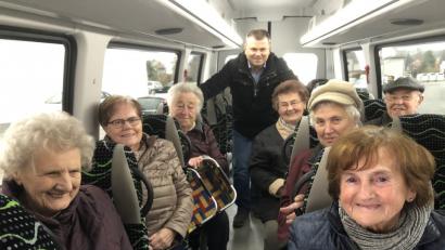 Bild: exb
Die Fahrgäste sind begeistert und nehmen den Einkaufsbus gerne. Darüber freut sich auch Bürgermeister Karlheinz Budnik.