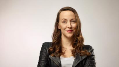 Bild: agenturakzent
Die Schweizer Kabarettistin Lisa Catena gastiert am 15.12. zum ersten Mal auf der Kleinkunstbühne der Futura. Im Interview verrät sie, für welche Art des Kabaretts sie steht und was das Publikum in ihrem neuen Programm erwartet.