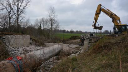 Bild: jr
Nicht mehr viel übrig geblieben ist von der alten Brücke bei der Kriegermühle, die bis zum Mai 2019 durch einen Neubau ersetzt wird.
