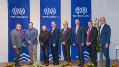 Bild: exb
Langjährige Mitarbeiter ehrt "RHI Magnesita". Im Bild von links Uwe Wenzel, Stefan Lück, Gerhard Hübner, Alfons Bayer, Manfred Heindl, Klaus Fiebig und Siegfried Müller sowie Werksleiter Peter Schreyer.