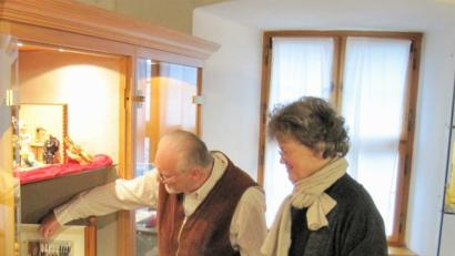 Bild: krb
Kleine Kunstwerke der Familie Raß aus Letzau werden bei der Weihnachtsausstellung im Stadtmuseum gezeigt.