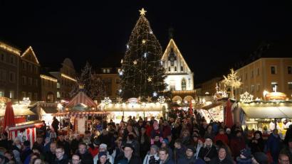 Bild: Wolfgang Steinbacher
Der 33. Amberger Weihnachtsmarkt ist eröffnet.