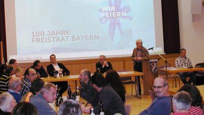 Bild: ld
Mit einem kurzen Film zu "100 Jahre Bayern" beginnt die Bürgerversammlung in diesem Jahr. Große Probleme haben die Brander Bürger nicht.