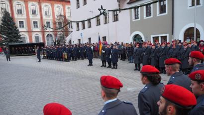 Bild: krb
Das Gelöbnis der Rekruten des Logistikbataillons 472 aus Kümmersbruck.
