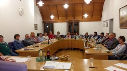 Bild: Waltraud Lobenhofer
Großes Interesse an den vorgetragenen Themen zeigten die Teilnehmer des Austauschtreffens der Amberg-Sulzbacher Nachbarschaftshilfen.