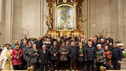 Bild: exb
Die Ehejubilare mit Pfarrer Joseph.