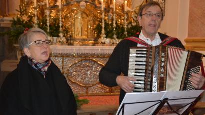 Bild: jr
Beim 12. Adventssingen in der Kappl am 9. Dezember ist auch wieder das Duo „Wiesawie“ dabei.