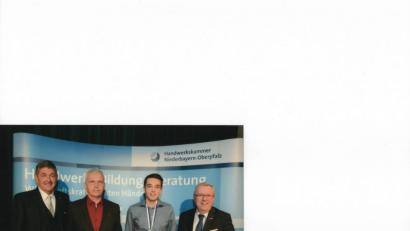Bild: cv
Dominik Birner wurde als Bayerischer Jugend-Vizemeister im Bäckerhandwerk geehrt.