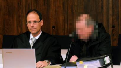 Bild: gf
Anwalt Gunther Haberl (links) mit dem verurteilten Mörder.