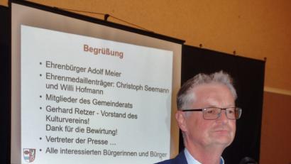 Bild: Brendel, Hubert (BR)
Ein positives Fazit zum kommunalen Geschehen zieht Bürgermeister Werner Roder in der sehr gut besuchten Bürgerversammlung.