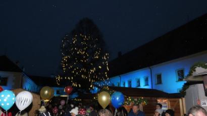 Bild: ubb
Bei stimmungsvollem Ambiente feierte Tirschenreuth zusammen mit einigen tausend Gästen aus dem Umland und ganz Bayern den Beginn der Adventszeit.