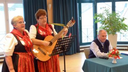 Bild: fsb
Referent Bertram Erhardt und der „Josephshofer Hausg’sang" unterhielten die Gäste mit Erzählungen und Liedern aus früheren Zeiten.