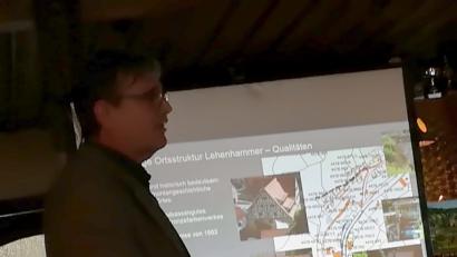 Bild: ds
Historiker Robert Giersch beleuchtet die Geschichte des Lehentals und schärft den Blick für den Denkmalschutz.