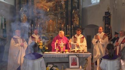 Bild: bö
Hauptzelebrant beim Requiem für den am 7. November in Südamerika verstorbenen Bischof Friedrich Heimler war der emeritierte Salzburger Erzbischof Alois Kothgasser.