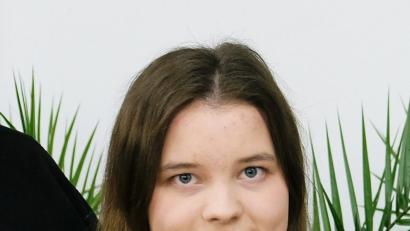 Bild: do
Céline Plohmann versucht sich schon im jugendlichen Alter von 18 Jahren als Autorin. Ihr Theaterstück „Ein chaotisches Weihnachtsfest“ hat am 9. Dezember in der Ausstellungshalle des Kleintierzuchtvereins Eschenbach Premiere.