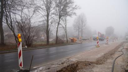 Bild: weu
Mit dem Bau der Fußgängerüberquerung auf der Staatsstraße durch Dieterskirchen im Bereich von Schule/Kindergarten wird in größere Sicherheit für Schüler und Kindergartenkinder investiert.