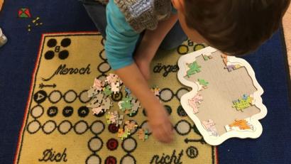 Bild: roa
Freizeit in der Jugendhilfestation St. Martin: Neun Kinder werden in dem Haus nachmittags betreut. Gesucht wird ein Ehrenamtlicher, der einen achtjährigen Buben von der Schule abholen und zur Einrichtung in der Ruoffstraße in Amberg bringen kann.