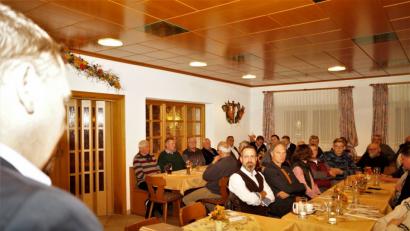 Bild: arw
Sehr gut besucht ist die Bürgerversammlung im Landgasthof "Gigl".