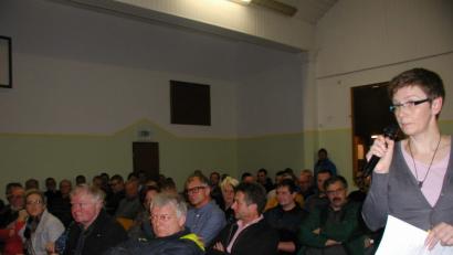 Bild: gis
Auch die Bürgerinitiative Natur Fichtelsee meldete sich bei der Bürgerversammlung zu Wort. Die Gemeinde Mehlmeisel hat überiegs aktuell 1969 Einwohner und bislang 31 Sterbefälle, acht Geburten, 138 Weg- und 89 Zuzüge zu verzeichnen.