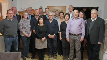 Bild: nm
Ein großer Tag für die Firma Schulte & Schmidt: Gefeiert werden Jubilare, unter anderem Bernhard Zwerenz (Fünfter von links). Er hält dem Unternehmen seit 50 Jahren die Treue.