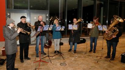 Bild: njn
Das erste Adventskonzert bestritt der evangelische Posaunenchor Erbendorf. Die Zuhörer waren von der Darbierung angetan.