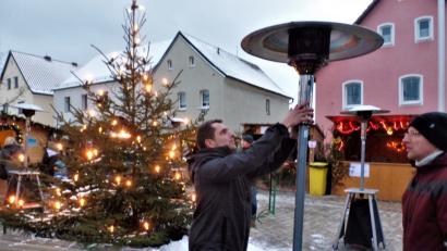 Bild: jml
Zwischen Kerzenglanz und Wärmepilzen werden sich am Samstagabend wieder
	viele Besucher des Kohlberger Weihnachtsmarktes auf die staade Zeit
	einstimmen. Ob dann wieder Schnee liegt, weiß nur der Himmel.
