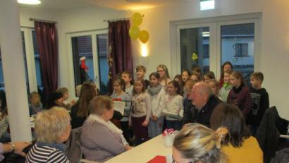 Bild: gz
Der Kinderchor der Grundschule begeistert mit Weihnachtsliedern.