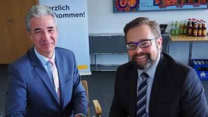 Bild: Bühner
Commerzbank-Niederlassungsleiter Sebastian Hackl (links) und der Leiter Unternehmerkunden Kurt Schwer präsentierten die Einzelhandelsstudie