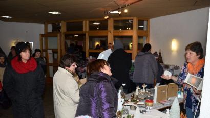 Bild: fjo
Im Innern des Rathauses entkommen Besucher und Fieranten zumindest dem Dauerregen.