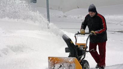 Bild: Astrid Graf - stock.adobe.com
Was es rund ums Räumen und Streuen zu wissen gibt, erklärt der Mann vom Winterdienst.