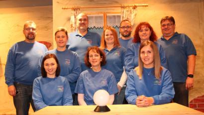 Bild: pi
Regisseur Max Zehent (rechts) probt mit den Akteuren fleißig für die Aufführungen zu Weihnachten.