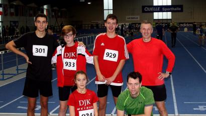 Bild: zer
Mit ihrem Abschneiden in Fürth können die Läufer der DJK Weiden sehr zufrieden sein: (oben von links) Sebastian Beierl, Milan Uzman, Florian Pausch, Cenk Uzman; (von links unten) Anne-Marie Beierl und Curtis Ripy.