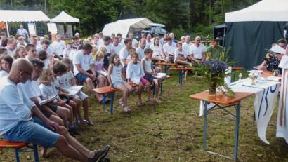 Bild: ge
Das Vater-Kind-Zeltlager der GSG ist ein Höhepunkt im Programm. Traditionell dazu gehört natürlich der Lagergottesdienst.