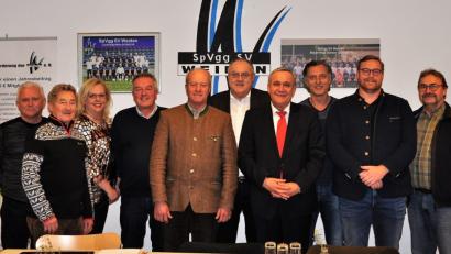 Bild: exb
Der neu gewählte Verwaltungsrat um Kurt Seggewiß (Vierter von rechts) nimmt seine Arbeit auf.