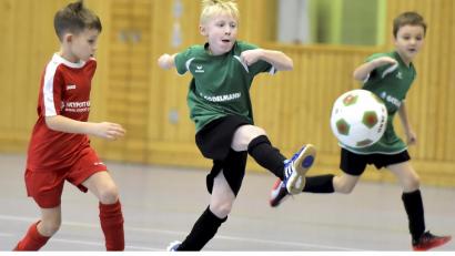 Bild: Ziegler
F.Junioren

Szene aus dem Spiel der F-Junioren: ASV Haselmühl (Mitte und rechts) gegen den ausrichtenden FSV Gärbershof

Bild: Ziegler